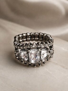 PAPARAZZI Silver Tone Stretch Rhinestone Ring ✨